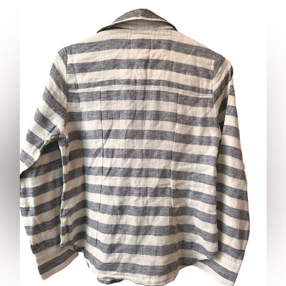 Chaser NWT Button Down Women’s Size Small - Picture 2 of 3